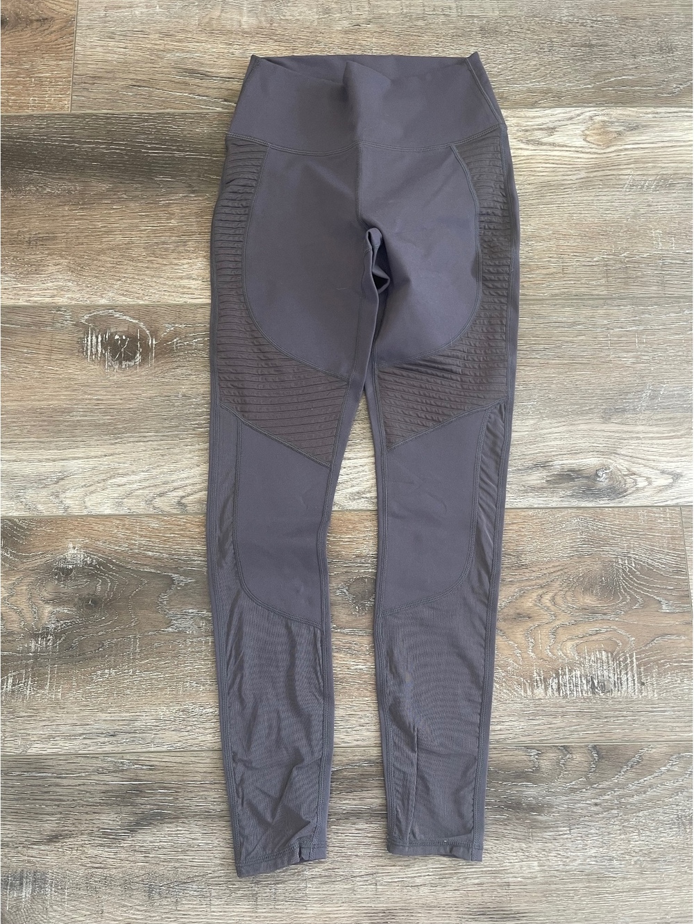 Fabletics Capri 7/8 leggings NWT size XS